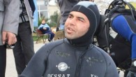 ’17 Ağustos Depremi’nde iki bacağını kaybeden Değirmendere Su Altı Topluluğu (DESSAT) üyesi dalgıç Ufuk Koçak, hayatını kaybeden 20 bin kişi için Kavaklı sahilinde dalış yaptı. Asrın felaketinde enkaz altında kalan ve iki bacağını kaybeden dalgıç Ufuk Koçak, her yıl olduğu […]