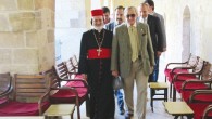 Ayşegül Dinçkök’ün ‘Derin Tutkusu’nun peşinde Mardin’e geldik. Sadece biz mi? Ayşegül Dinçkök’ün İstanbul’daki sergisine katılamayan Rahmi Koç’un jestiyle öğleden sonra karşılaştık. Koç Holding Onursal Başkanı Rahmi Koç, Ayşegül Dinçkök’ün eşi Ömer Dinçkök, Hüsamettin Kavi, Oktay Duran, Ak Parti Mardin Milletvekili […]