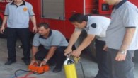 Yangınlar ve trafik kazalarına müdahale eden Çanakkale İtfaiye Müdürlüğü, hizmet alanını genişletiyor. Çanakkale Boğazı ve bölgedeki göletlerde yaşanacak olaylara müdahale etmeyi hedefleyen İtfaiye Müdürlüğü, 6 kişiden oluşan özel bir tim kurdu. Dalış eğitiminden geçen tek yıldız dalgıçlardan oluşan tim, 24 […]