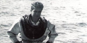 Ailemle birlikte 1955 yılına kadar Cihangir’de Akarsu Yokuşu’nda oturdum. İlkokuldan
