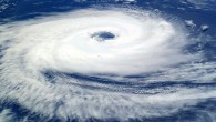 Bir tropikal storm meydana geldiğinde başvurulacak en emniyetli metod, stormdan kaçmak gemiyi tesir sahası dışında tutmaktır. Bunun için vakit geçirmeden; sakınma manevrasına başlamak gerekmektedir. Başlangıçta yapılacak küçük bir rota değişikliği gemiyi muhtemel ‘’storm track’’ (yörünge/iz) dışına çıkartacaktır. Daha sonra gelen […]
