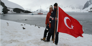 Yeryüzünde insan yaşamının olmadığı tek kıta olan Antartika’da Türk bayrağının