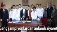 Ordu’da yapılan Gençler Sualtı Hokeyi Şampiyonası’nda zirveye çıkan Gençlik Hizmetleri ve Spor Kulübü şampiyon sporcuları Çintimar’ı ziyaret etti… 1-3 Şubat tarihleri arasında Ordu’da yapılan Gençler Sualtı Hokeyi Şampiyonasında Gençlik Hizmetleri ve Spor Kulübü mutlu sona ulaşarak şampiyon oldu. İl Müdürü […]