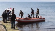 Erdek İlçesi’nde geçen cumartesi günü denize açılan ve kendilerinden bir daha haber alınamayan 30 yaşındaki Tanay Koska, 31 yaşındaki Nahit Burul ve 28 yaşındaki Selçuk Eğritepe’nin 5,5 metre uzunluğundaki teknesi ve ağlar, arama ve kurtarma ekipleri tarafından Şirincavuş Köyü açıklarında […]