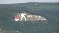Türkiye Cumhuriyeti, Şehitler Abidesi’ni uluslararası törene hazırlarken, Avustralya ve Yeni Zelanda hükümetleri de Anzak Koyu’na adeta mini bir köy kuruyor. Çanakkale Kara Savaşları’nın ve Anzak Çıkarması’nın 98’nci yıldönümü, Gelibolu Yarımadası Tarihi Milli Parkı’nda 7 ayrı törenle anılacak. İlk tören, Türkiye’nin […]
