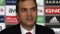 Tamer Kıran’ın yaptığı açıklamada şu ifadelere yer verdi: “Orduspor maçı sonrasında numaralı tribünde meydana gelen ve bir taraflarımızın darp edilmesiyle sonuçlanan vahim olayla ilgili derin bir üzüntü içerisindeyim. Olaya karıştığı iddia edilen kişinin dolaylı olarak benim misafir listemden tribüne girdiği […]