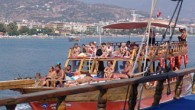 İskele Meydanı’nda turistlere tekne turları düzenleyen tekne sahipleri sezona çok hareketli başladıklarını belirterek, 2 gündür yaşanan yoğunluğun devam etmesini istediler. Samsun-Sinop Karayolu sahil bölümünün hizmete açılmasıyla yolun kısaldığını, Samsun’dan gelecek günübirlikçi turistler sayesinde tekne turlarında artış olmasını beklediklerini söyleyen tekneciler, […]