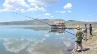 Kayseri’de, Kocasinan Belediyesi ve Kayseri Olta Balıkçıları Derneği (KOBDER) tarafından Yamula Baraj Gölü’nde düzenlenen ‘En Büyük Balığı Yakalama Yarışması’nda, birinciliği, yakaladığı 36 santimlik alabalık ile Özden Aydın Şimşek kazandı. Yamula Barajı’nda yaklaşık 300 amatör balıkçı, marina tesisleri önündeki 3 kilometrelik […]