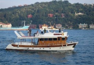 İstanbul Boğazı’nda gündüz ve gece için belirlenen desibel sınırlarını aşarak