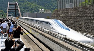 Kayan hızlı tren 500 km hıza ulaştığı ilk testini geçti.