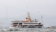 İstanbul Boğazı’nda oluşan yoğun sisten dolayı vapur seferleri yapılamıyordu. Sisin etkisini yitirmesiyle vapur sefeleri yeniden başladı.