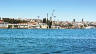 Başbakan Tayyip Erdoğan’ın İstanbul, Haliç’te yapılacağını açıkladığı liman projesi için 2 Temmuz salı günü teklifler alınıyor. Projenin tamamlanmasıyla Fatih Sultan Mehmet’in yaptırdığı tarihi tersanenin yerini iki yat limanının da bulunacağı lüks bir turizm kompleksi alacak. Ulaştırma, Denizcilik ve Haberleşme Bakanlığı […]