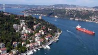 Doğa ile Barış Derneği tarafından “İstanbul’u seviyorum, el ele verelim, koruyalım” sloganıyla düzenlenen etkinliğe, yaklaşık 2 bin tekne katıldı. İstanbul’un çeşitli limanlarından hareket eden tekneler, Paşabahçe koyunda bir araya geldi. Türk bayrağı ile boğazda yaşanan kazalarla ilgili yazıların yer aldığı […]