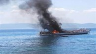 Yunanistan’ın Girit Adası’nın güneyinde kaçak göçmen taşıyan bir balıkçı teknesinde yangın çıktı. Yangında biri ağır sekiz kişi yaralandı.Yunan sahil güvenlik birimlerinin, Girit Adası’nın 12 mil güneyinde tespit edilen tekneyi kontrolü sırasında, teknenin makine bölümünde yangın çıktı. Teknede bulunan üçü kadın […]