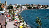 2014-2018 kalkınma planıyla, Türkiye’ye gelen turist sayısının 4.6 oranında artarak 48 milyon 300 bine, yabancı turist sayısının 42 milyona çıkması öngörülürken, ziyaretçi başına ortalama harcamanın ise beş yıl içinde 2.3 artışla 932 dolara ulaşması bekleniyor. Turizm gelirinde ise hedef, 45 […]