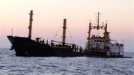 İstanbul’dan Mersin’e gitmek üzere yola çıkan rulo sac yüklü kargo gemisi ‘Tayyar Şenkaya 1’, saat 04.15’te Antalya açıklarında ambar bölümünden su alarak batmaya başladı ve saat 06.00 sıralarında da tamamen sulara gömüldü. Su alarak batmaya başlayan geminin 11 mürettebatı denize […]