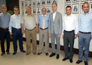 İskenderun Deniz Nakliyeciler Derneği Başkanı Mahmut Zeytuni ve dernek yönetim