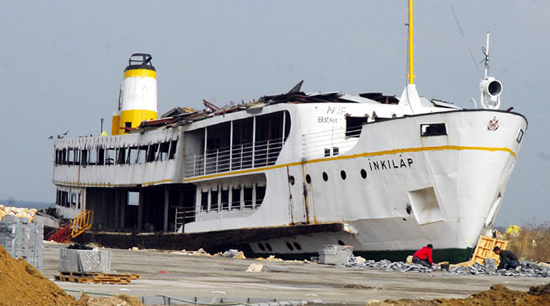 Eski Belediye Başkanı Barbaros Binicioğlu döneminde törenlerle Yalova Cumhuriyet Meydanı’na