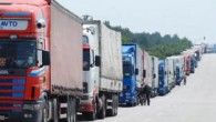 Uluslararası Nakliyeciler Derneği (UND) Yönetim Kurulu Üyesi Hamit Şanverdi, Mısır’da 200, Suudi Arabistan’da ise 500 Türk TIR’ının Türkiye’ye gelmek için beklediğini söyledi. Şanverdi, İskenderun Limanı’ndan RO-RO ile Mısır’a gitmek için ise 350 TIR’ın beklediğini kaydetti. Yüklerin bozulma tehlikesiyle karşı karşıya […]