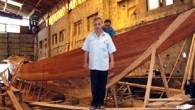 Kastamonu’nun Cide İlçesi’nde üretilen Saltanat Kayıkları, meraklılarının ilgi odağı oldu. Cide’de bulunan Bal-Deniz Tersanesi, çeşitli ülkelere sultanların bindiği tarihi saltanat kayıklarından yapıyor. Yılda birkaç saltanat kayığı siparişi alan firma, son 3 yılda Türkmenistan’a 2 saltanat kayığı gönderdi. Bu altın varaklı […]