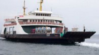 İzmir’in Balçova İlçesi’nde, iskeleye yanaşırken kıyı bandına çarpan arabalı vapurun içine düşen 3 yolcu hafif şekilde yaralandı. Hastaneye kaldırılan yaralılar tedavilerinin ardından taburcu edililirken, hasar oluşmayan vapurun seferine devam ettiği öğrenildi. Karşıyaka’dan hareket eden Murat Nart’ın (31) idaresindeki ‘Esenköy’ isimli […]