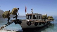 Van’ın Gevaş ilçesine bağlı İn köyünde yaşayan vatandaşlar, karayolu ulaşımının olmadığı bölgelerde topladıkları otları Van Gölü’nde balıkçılık yapmak için kullandıkları teknelerle taşıyorlar. Van’ın Gevaş ilçesine bağlı İn köyünde yaşayan vatandaşlar, karayolu ulaşımının olmadığı bölgelerde topladıkları otları Van Gölü’nde balıkçılık yapmak […]
