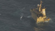 26 Kasım 2010 tarihinde Somalili deniz haydutları tarafından Hint Okyanusu’nun Somali kıyılarına 900 mil açıkta kaçırılan Malezya bayraklı M/V ALBEDO isimli yük gemisinin, önceki gün fırtına yüzünden battığı ve 7 korsan ile 4 mürettebatın hayatını kaybettiği açıklandı. Arama-kurtarma çalışmaları için […]