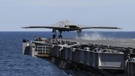 ABD’nin silah sanayi devlerinden Northrop Grumman şirketinin geliştirdiği ilk insansız savaş jeti ‘X-47B artık deniz üslerinde de kullanılıyor. Uçağın bir savaş gemisine inişini gösteren görüntüler yayınlandı. Amerikan Donanması’ndan yapılan açıklamaya göre, görüntülerde X-47B’nin dün Virginia sahilinden 112 kilometre açıktaki USS […]