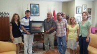 Marmaris Deniz Ticaret Odası’nın yeni seçilen yönetimi, Datça Belediye Başkanı Şener Tokcan’a bir nezaket ve tanışma ziyaretinde bulundu. Deniz Ticaret Odası seçimlerinin ardından yeniden başkanlığa seçilen Marmaris Deniz Ticaret Odası Yönetim Kurulu Başkanı Hasan Mengi ve Yönetim Kurulu Üyeleri Başkan […]