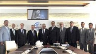 İzmir Ticaret Odası’nın (İZTO) Mayıs ayında seçilen yeni yönetimi, Ulaştırma, Denizcilik ve Haberleşme Bakanı Binali Yıldırım’ı Ankara’da ziyaret etti. İzmir Ticaret Odası Yönetim Kurulu Başkanı Ekrem Demirtaş, “İzmir iş dünyası olarak her türlü sorunu size aktarabiliyoruz. İzmirli Bakanımız olarak ilginize […]