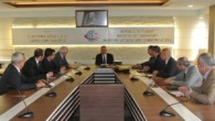 Bakan Binali Yıldırım, konu ile ilgili yönetmelik değişikliği yapılarak yakında yayımlanacağını bildirdi.İMEAK DTO İzmir Şubesi Meclis Başkanı ve Yönetim Kurulu, Ulaştırma, Denizcilik ve Haberleşme Bakanı Binali Yıldırım’ı ziyaret etti. Sektörde yaşanan son gelişmelerin ele alındığı ziyarette ayrıca, İzmir Limanı’ndaki son […]