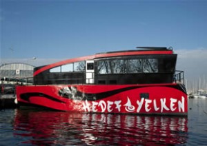 Hedef Yelken, Kalamış Fenerbahçe Marina’da konumlandırdığı Türkiye’nin ilk yüzen ofislerinden
