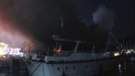 Fatih Balat’da iskeleye bağlı İzmirli bir iş kadınına ait olduğu öğrenilen Nirvana adlı gezi teknesinin kamarasında, henüz bilirlenemeyen bir nedenle yangın çıktı. Vatandaşların ihbarıyla olay yerine gelen itfaiye ekiplerince müdahale edilen yangın, kısa sürede söndürüldü. Yangını söndüren itfaiye ekipleri, içeride […]