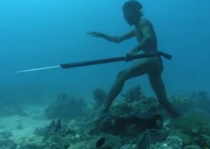 Filipinler’de yaşayan etnik bir topluluk olarak nitelendirilen Bajau’ların evleri okyanusun
