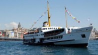 Şehir Hatları, boğaz turları için 29 Temmuz-15 Eylül tarihlerinde ilave seferler yapacak. Şehir Hatları’ndan yapılan yazılı açıkamaya göre, boğaz turları, her gün nostaljik (uzun), duraksız boğaz keyfi (kısa) şekliyle ve yaz döneminde de her cumartesi akşamı canlı müzik eşliğinde “Mehtaplı […]