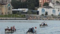 Haliç’in Altın Boynuz olduğu zamanlarda, Sütlüce-Eyüp arasında ince, uzun, süslü kayıklarıyla yolcu taşıyan sandalcıların sayısı artık giderek azalırken yok olma tehlikesiyle karşı karşıyalar. Altın Boynuz Haliç’te tarihi Bizans’a kadar uzanan karşıdan karşıya yolcu ve yük taşıyan sandallar yok oluyor. Haliç’e […]