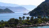 Antalya’nın Demre İlçesi’ne bağlı Üçağız’ın güney boğazında suyun hemen altındaki kayalık nedeniyle denizciler ve yöre sakinleri, tehlikeli olduğu ikazında bulunarak uyarı feneri konulmasını istiyor. Üçağız Köyü’ne denizden Kaş yönünden gelirken, Kekova koyuna teknelerin giriş yaptığı üç küçük boğaz yöreye adını […]
