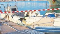 Teknede yakalanan ikisi Türkiye Cumhuriyeti vatandaşı ikisi Yunan dört kişi gözaltına alındı. Şüphelilerin adları açıklanmadı. Gözaltına alınanlar arasında bulunan, Atina yakınlarındaki Aspropirgos Deniz Ticaret Okulu öğrencisi olan 22 yaşındaki Yunan’ın ilk ifadesinde, teknede silah bulunduğunu bilmediğini ve sadece tekneyi Türkiye’ye […]