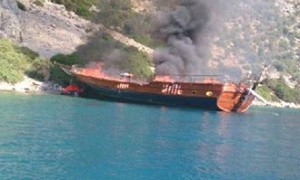 Muğla’nın Marmaris İlçesi’ne bağlı Bozburun Beldesi’ndeki Germe Koyu açıklarında, makine