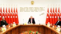 TSK’da yeni komuta kademesinin belirleneceği Yüksek Askeri Şura’ya bir gün kaldı. Yarın Başbakan Erdoğan başkanlığında başlayacak toplantıda, tutuklu generallerin durumu ve istifa eden komutanların talepleri de karara bağlanacak. Şura öncesi Hava Kuvvetleri’nde üç generalin istifa ettiği yönündeki haberler ise yalanlanmadı. […]