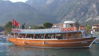 Muğla’nın Ula İlçesi’ne bağlı ‘sakin kent’ ünvanlı Akyaka Beldesi’nde başlayan mavi tur yolculuğuna en çok Rus turistler ilgi gösteriyor. Son 2 yılda yüzde 200 artış gösteren tekne turları, Marmaris Çamlı Köyü’ndeki tekne sahipleri ile Akyaka’daki Deniz Taşıyıcılar Kooperatifi üyelerinin yüzünü […]