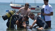 İzmir Seferihisar’da dünyanın çeşitli ülkelerinde bulunan engellileri bir araya getiren proje ile engelliler özgürlüğün tadına vardı. Bir çok aktivitenin yapıldığı Doğanbey kamp alanında tüple dalış yapan engelliler heyecan dolu anlar yaşadı. İzmir Seferihisar Engelliler Kimsesizler Alternatif Su Sporları Derneği’nin(SEKADER) düzenlediği […]