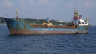 Dün akşam saatlerinde üzerinde haciz bulunan Tuzla Tersaneler bölgesinde demirli Türk Bayraklı Nihat Girit adlı kuru yük gemisi sürüklenmeye başladı. Nihat Girit adlı kuru yük gemisinin sürüklenmesi üzerine Kıyı Emniyeti’ne ait Söndüren 4 römorkörü ve bir adet hızlı tahlisiye botu […]