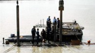 Hindistan’ın başkenti Mumbai’de Çarşamba günü iki büyük patlamayla içinde yangın çıkan denizaltıyı yeniden yüzdürme çalışmaları dalgıçlar ve acil yardım çalışanları aracılığıyla devam ediyor. Olaydan sağ kurtulan herhangi biriyle henüz iletişime geçilemediğinden Hindistan Deniz Kuvvetleri’nin başı, ülkenin “en kötü duruma karşı” […]