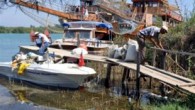 Antalya’nın Manavgat ilçe Belediyesi, ırmak ve kıyılardaki temizlik çalışmalarına devam ediyor. Manavgat Belediyesi Temizlik İşleri Müdürlüğü ekipleri eski balıkhane, Boğaz mevki ve Küçük Şelale’ye kadar olan bölümde Manavgat Irmağı’nı temizliyor. Teknelerle yapılan çalışmalar kapsamında ırmak içindeki ve kenarlarındaki çöpler ile […]