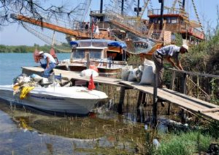 Antalya’nın Manavgat ilçe Belediyesi, ırmak ve kıyılardaki temizlik çalışmalarına devam