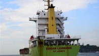 Çanakkale Boğazı kuzey güney geçişi yapan Antigua Barbuda Bayraklı EDGAR LEHMAN isimli boş dökme yük gemisinin, Eceabat mevkiinde makine arızası yaparak sürüklenmeye başladı. Geminin sürüklenmesi üzerine Kıyı Emniyeti’ne ait , Kurtarma 3 römorkörü olay yerine giderek kazazede gemiyi kurtardı. Römorkörler […]