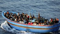 İtalya Sahil Güvenlik ekipleri, Avrupa’ya gitmek isteyen yaklaşık 600 kaçak göçmeni Lampedusa Adası açıklarında kurtardı. İtalya’da göçmenleri taşıyan 3 teknede can pazarı yaşandı. Sahil güvenlik birimleri aralarında yeni doğan bebeklerin de bulunduğu 600’ü aşkın göçmeni kurtardı. İtalya’nın Afrika’ya en yakın […]