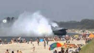 Baltık Denizinde tatbikat yapan Rus donanmasına ait hovercraft plaja çıktı. Yaralanan yok ama kaptana tepki büyük… Ordudan ise, “Hooverkraft rotayı şaşmadı, asıl plajda insanların olmaması gerekiyor” açıklaması geldi.  
