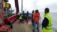 Kuzey Denizi’ndeki rüzgar türbinlerinin enerjisini karaya aktarması, deniz dibindeki patlayıcı maddeler yüzünden zaman alacak. Açık denizlerde rüzgar türbinlerinin temelini atarken ve üretilen elektriği karaya taşıyacak kablolar döşenirken tatsız sürprizlerle karşılaşmak mümkün. Deniz diplerinde 1 milyon 600 bin ton konvansiyonel patlayıcı […]